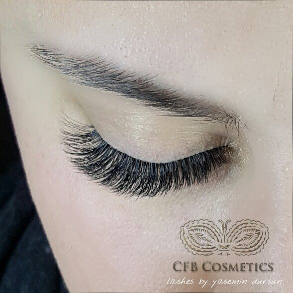 Volumenwimpernverlängerung